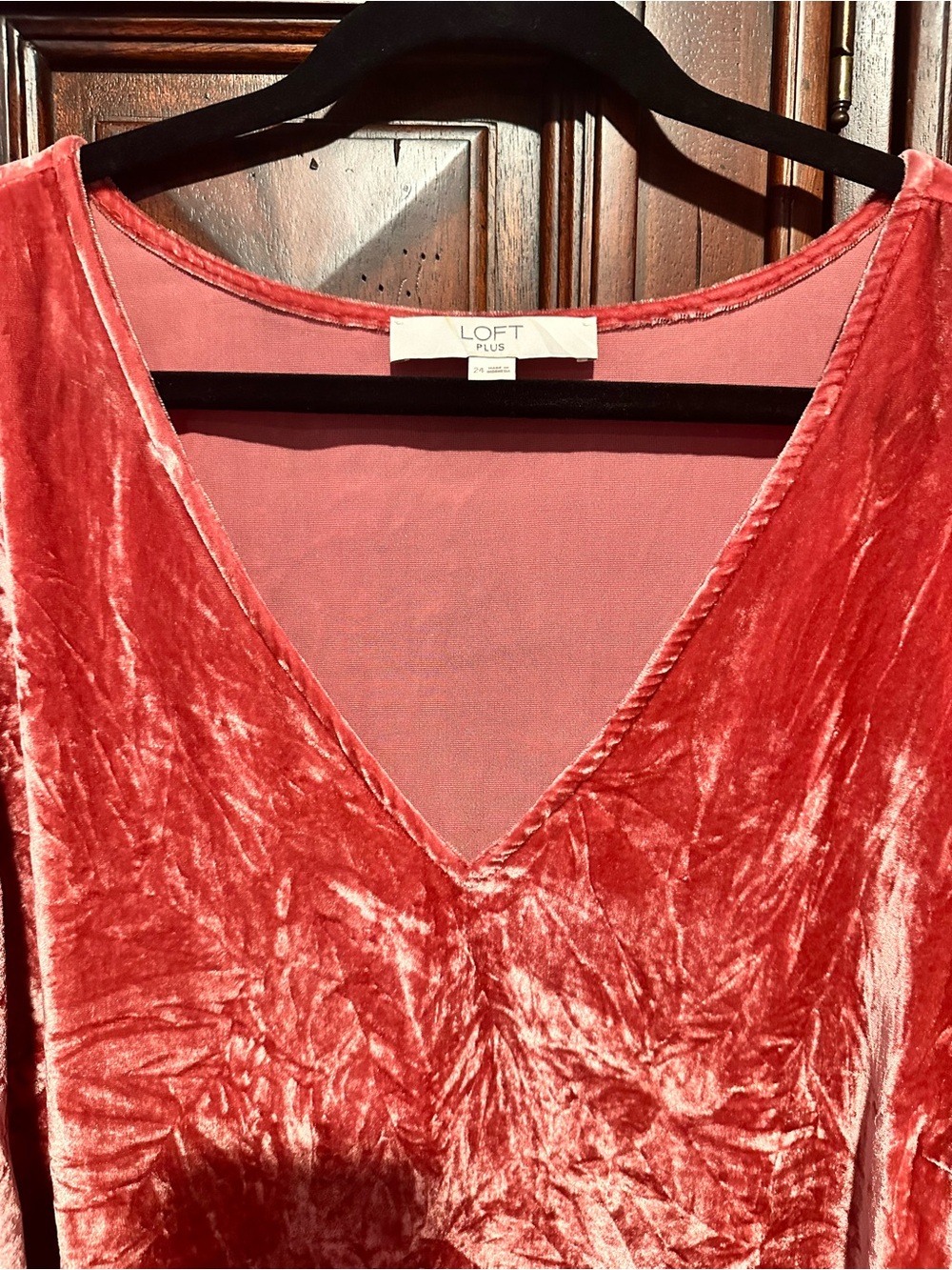 24 LOFT Pink Salmon Crushed Velvet V-Neck Elastic Puff Sleeve Top NOT STRETCHY - Picture 2 of 8